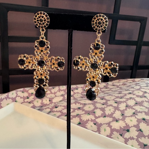 New Statement Cross Earrings - Picture 1 of 4